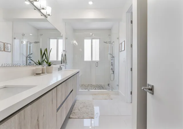 Photo 3 of Townhouse for sale at 2920 Sw 25th Ter #B, Miami, FL 33133 | MLS# A12019952 | Listing updated on 2026-09-08