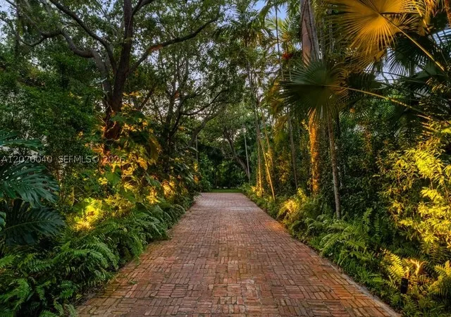 Photo 3 of Single family home for sale at 5812 Alton Rd, Miami Beach, FL 33140 | MLS# A12020040 | Listing updated on 2026-09-21