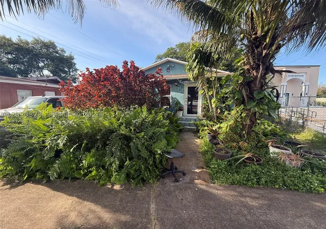 Photo 1 of Single family home for sale at 688 Sw 7th Ter, Dania, FL 33004 | MLS# A12020373 | Listing updated on 2026-09-10