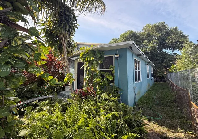 Photo 2 of Single family home for sale at 688 Sw 7th Ter, Dania, FL 33004 | MLS# A12020373 | Listing updated on 2026-09-10