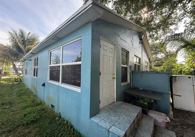 Photo 4 of Single family home for sale at 688 Sw 7Th Ter, Dania, FL 33004 | MLS# A12020373 | Listing updated on 2026-09-10