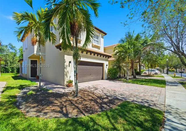 Photo 2 of Sale Pending at 977 Ne 37th Pl, Homestead, FL 33033 | MLS# A12020404 | Listing updated on 2026-09-10