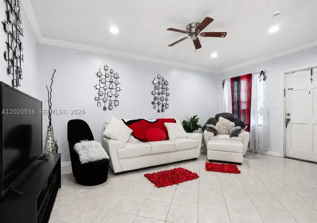 Listing Photo 4 - Condo for sale in building located at 2219 Polk St, Hollywood, FL 33020 - Unit #5A