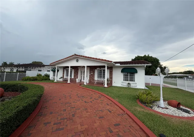 Photo 2 of Single family home for sale at 3400 Sw 108th Ave, Miami, FL 33165 | MLS# A12020481 | Listing updated on 2026-09-13