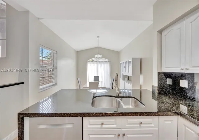 Listing Photo 4 - Condo for sale in building located at 10110 Sw 154Th Cir Ct, Miami, FL 33196 - Unit #105-1