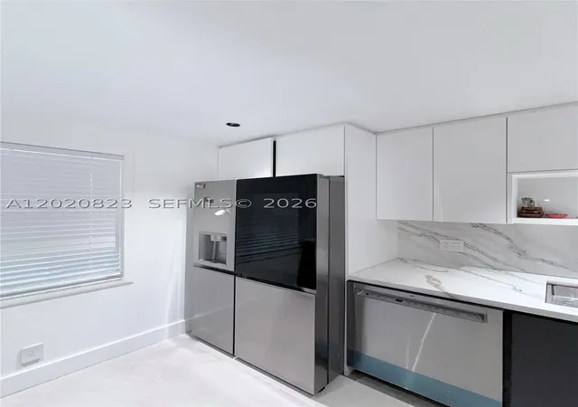 Listing Photo 5 - Condo for sale in building located at 605 Oaks Dr, Pompano Beach, FL 33069 - Unit #307