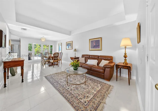 Photo 3 of Sale Pending at 323 Navarre Ave #403, Coral Gables, FL 33134 | MLS# A12020971 | Listing updated on 2026-09-04
