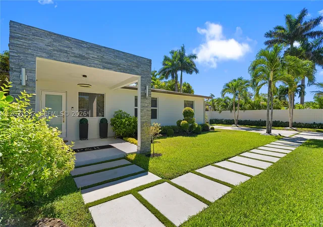 Photo 4 of Single family home for sale at 14441 S Biscayne River Rd, Miami, FL 33161 | MLS# A12021832 | Listing updated on 2026-09-10