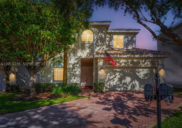 Photo 3 of Sale Pending at 117 Palm Cir, Atlantis, FL 33462 | MLS# A12013131 | Listing updated on 2026-09-24