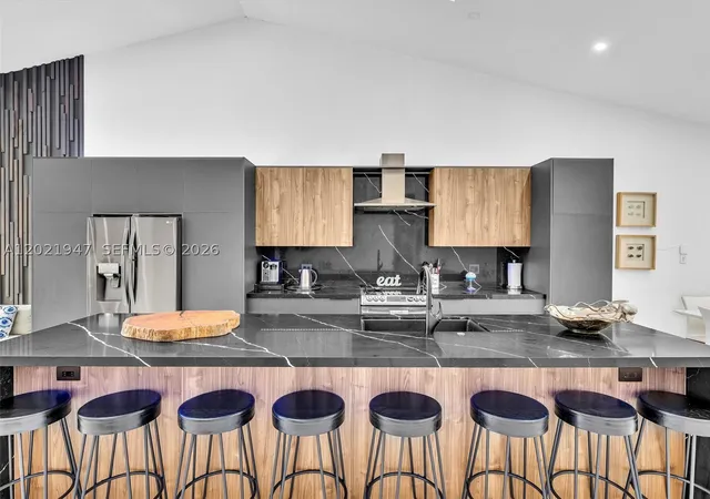 Listing Photo 2 - Condo for sale at Sandpiper At Calif Club, Unit 7J 500 Ne 199Th Ter, Sandpiper At Calif Club, Miami, FL 33179 | Built Year: 1949-1980
