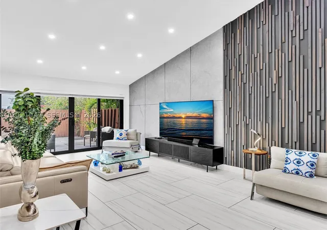 Listing Photo 4 - Condo for sale at Sandpiper At Calif Club, Unit 7J 500 Ne 199Th Ter, Sandpiper At Calif Club, Miami, FL 33179 | Built Year: 1949-1980