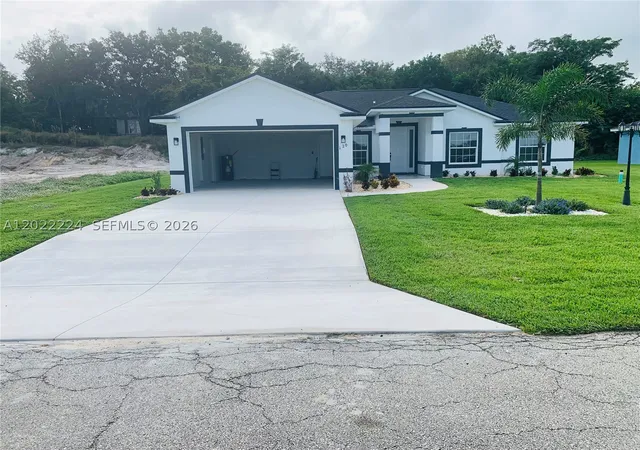 Photo 3 of Single family home for sale at 120 Clinton Avenue, Lake Placid, FL 33852 | MLS# A12022224 | Listing updated on 2026-09-19