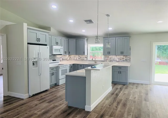 Photo 3 of Single family home for sale at 120 Clinton Avenue, Lake Placid, FL 33852 | MLS# A12022224 | Listing updated on 2026-09-19