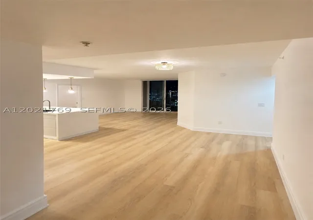 Photo 2 of Condo for sale at 275 Ne 18th St #910, Miami, FL 33132 | MLS# A12021769 | Listing updated on 2026-09-07