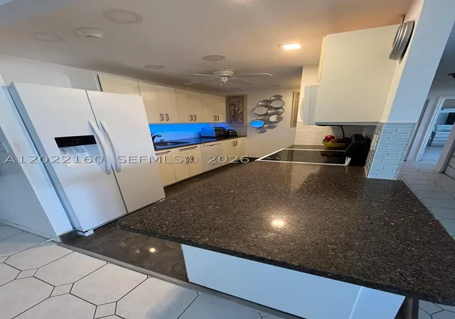 Listing Photo 2 - Condo for sale in building located at 211 S Ocean Dr, Hollywood, FL 33019 - Unit #204