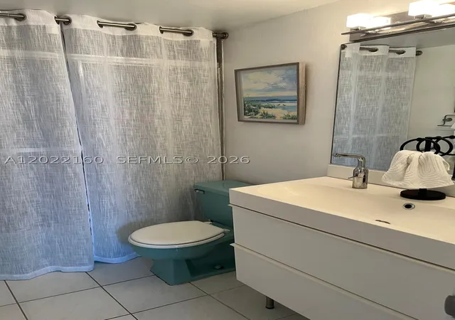 Listing Photo 4 - Condo for sale in building located at 211 S Ocean Dr, Hollywood, FL 33019 - Unit #204