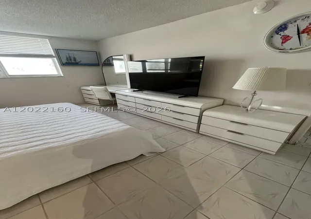 Listing Photo 5 - Condo for sale in building located at 211 S Ocean Dr, Hollywood, FL 33019 - Unit #204