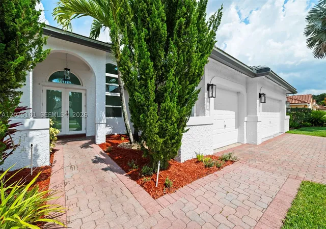 Photo 1 of Single family home for sale at 3292 Ridge Trce, Davie, FL 33328 | MLS# A12015161 | Listing updated on 2026-08-28