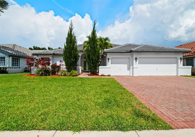 Photo 2 of Single family home for sale at 3292 Ridge Trce, Davie, FL 33328 | MLS# A12015161 | Listing updated on 2026-08-28