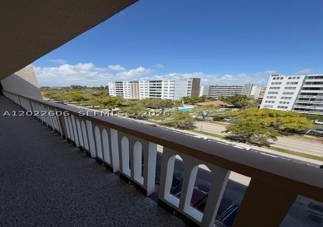 Photo 3 of Condo for sale at 319 Ne 14Th Ave #607, Hallandale Beach, FL 33009 | MLS# A12022606 | Listing updated on 2026-10-07