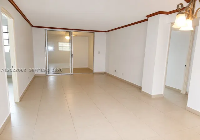 Listing Photo 3 - Condo for sale in building located at 447 Ne 195Th St, Miami, FL 33179 - Unit #117