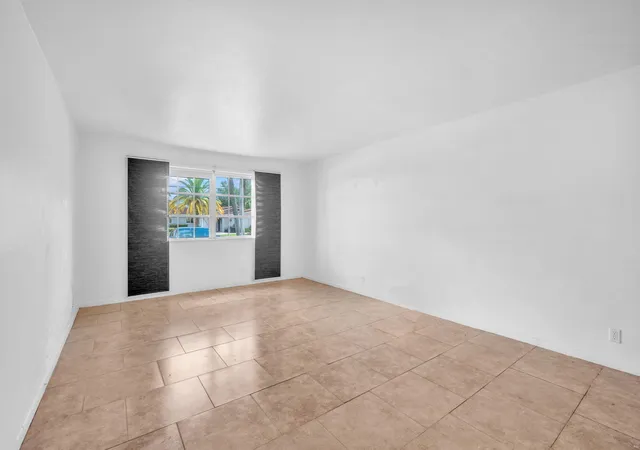 2nd image of 1851 Ne 62Nd St, North Lauderdale, FL 33308