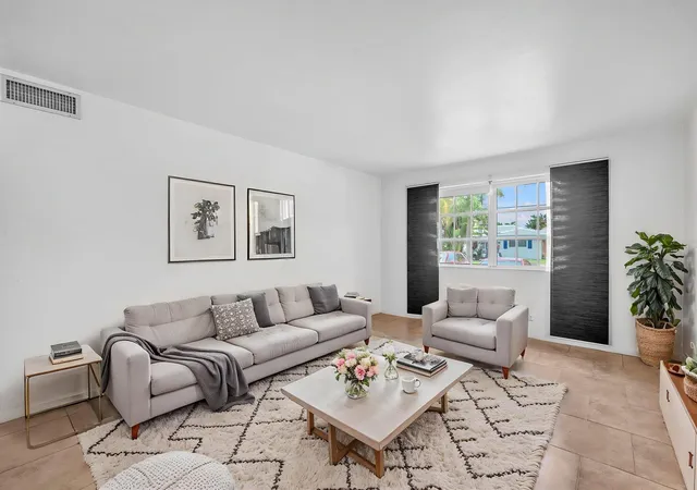 3rd image of 1851 Ne 62Nd St, North Lauderdale, FL 33308
