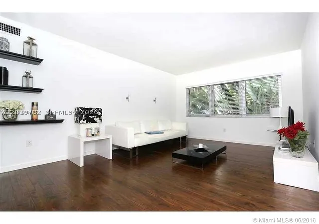 Listing Photo 2 - Condo for sale in building located at 1616 Euclid Ave, Miami Beach, FL 33139 - Unit #6