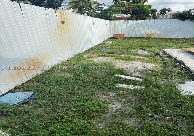 Photo 3 of Single family home for sale at 4560 Nw 6th Ct, Plantation, FL 33317 | MLS# A12023573 | Listing updated on 2026-09-23