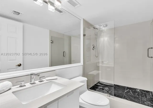 Listing Photo 5 - Condo for sale in building located at 825 Brickell Bay Dr, Miami, FL 33131 - Unit #2048