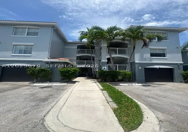 Listing Photo 4 - Condo for sale in building located at 150 Nw 96Th Ave, Pembroke Pines, FL 33024 - Unit #9-307
