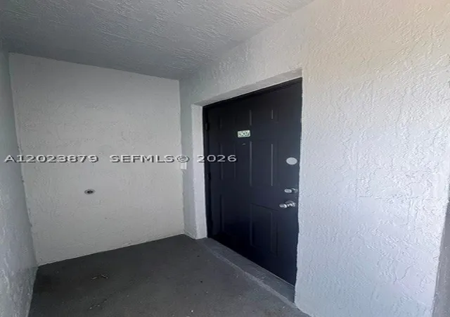 Listing Photo 5 - Condo for sale in building located at 150 Nw 96Th Ave, Pembroke Pines, FL 33024 - Unit #9-307