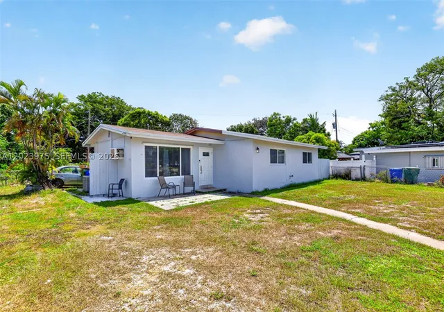 Photo 2 of Single family home for sale at 1524 Nw 12th Ter, Fort Lauderdale, FL 33311 | MLS# A12023975 | Listing updated on 2026-09-04