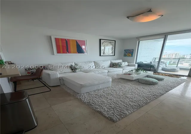Photo 2 of Condo for sale at 90 Sw 3rd St #1811, Miami, FL 33130 | MLS# A12024000 | Listing updated on 2026-09-04