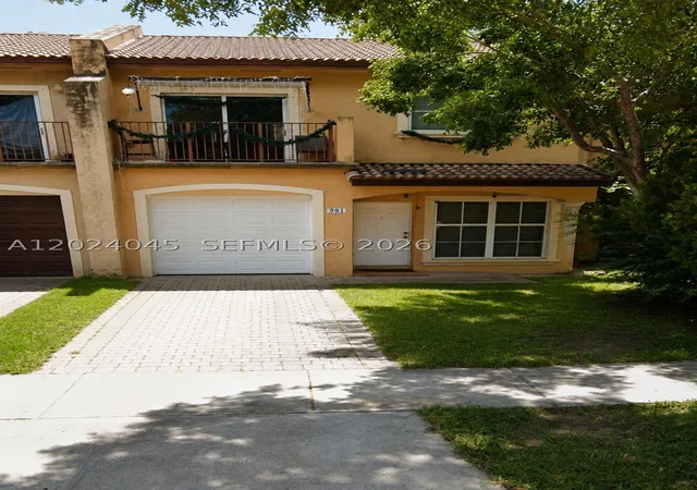 Photo 1 of Townhouse for sale at 901 Sw 6th Ct, Florida City, FL 33034 | MLS# A12024045 | Listing updated on 2026-08-28