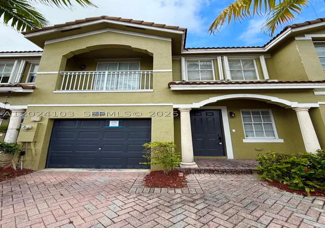 Photo 1 of Townhouse for sale at 2560 Se 15th Ct, Homestead, FL 33035 | MLS# A12024103 | Listing updated on 2026-09-03