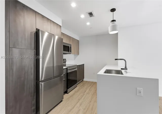 Photo 3 of Condo for sale at 697 N Miami Ave #1810, Miami, FL 33136 | MLS# A12024073 | Listing updated on 2026-09-10