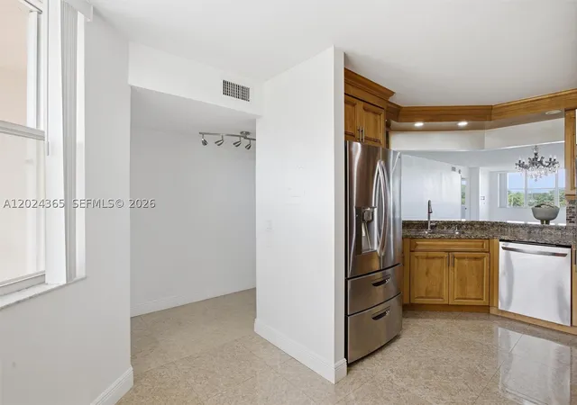 Listing Photo 4 - Condo for sale in building located at 2521 NW 104th Ave, Sunrise, FL 33322 - Unit #302