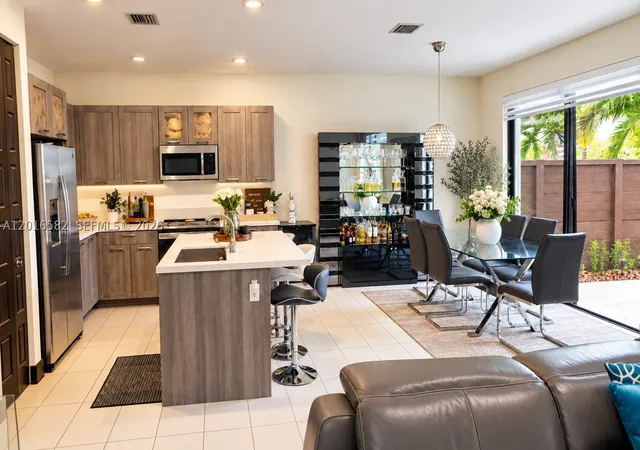Photo 3 of Townhouse for sale at 16012 Nw 91st Ct, Miami Lakes, FL 33018 | MLS# A12016582 | Listing updated on 2026-09-10