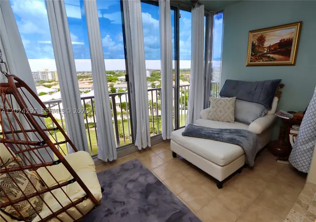 Photo 3 of Condo for sale at 3850 Washington St #1010, Hollywood, FL 33021 | MLS# A12024297 | Listing updated on 2026-09-07