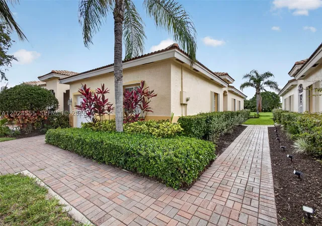 Photo 4 of House for sale at 2368 Windjammer Way, West Palm Beach, FL 33411 | MLS# A12024555 | Listing updated on 2026-08-30