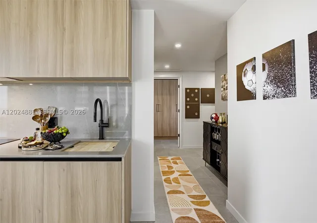 Listing Photo 5 - Condo for sale in building located at 121 NE 5th St, Aventura, FL 33132 - Unit #1712