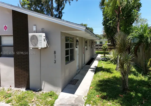 Photo 3 of Multi family home for sale at 813 Sw 29th St, Fort Lauderdale, FL 33315 | MLS# A12024674 | Listing updated on 2026-08-28