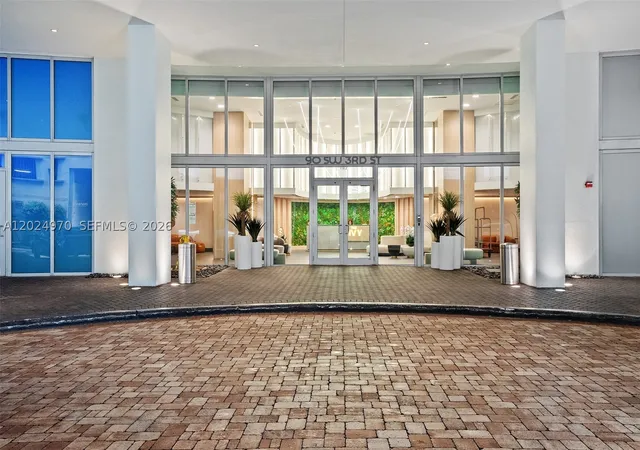 Photo 2 of Condo for sale at 90 Sw 3Rd St #3810, Miami, FL 33130 | MLS# A12024970 | Listing updated on 2026-09-06