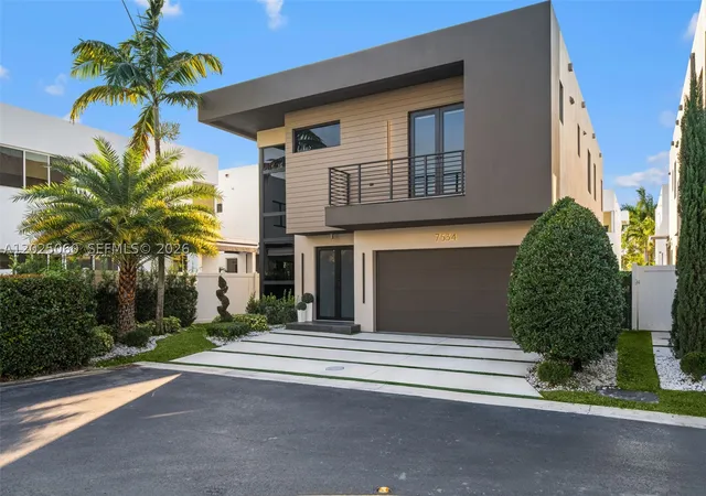 Photo 1 of Single family home for sale at 7534 Nw 98th Ave, Doral, FL 33178 | MLS# A12025060 | Listing updated on 2026-09-02
