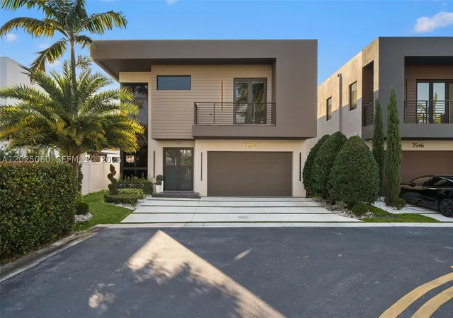 Photo 2 of Single family home for sale at 7534 Nw 98th Ave, Doral, FL 33178 | MLS# A12025060 | Listing updated on 2026-09-02