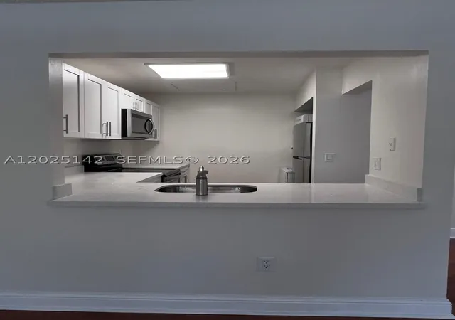 Photo 3 of Condo for sale at 2570 W 67th Pl #21-2, Hialeah, FL 33016 | MLS# A12025142 | Listing updated on 2026-09-04