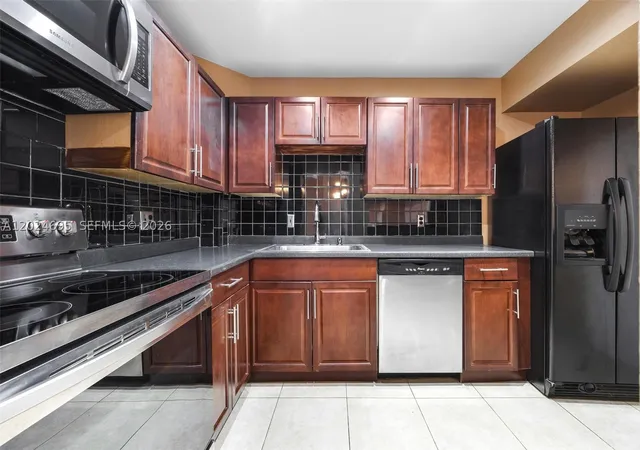 Photo 1 of Condo for sale at 4350 Hillcrest Dr #1016, Hollywood, FL 33021 | MLS# A12024695 | Listing updated on 2026-09-30