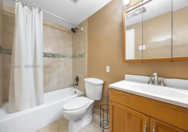 Photo 4 of Condo for sale at 4350 Hillcrest Dr #1016, Hollywood, FL 33021 | MLS# A12024695 | Listing updated on 2026-09-30