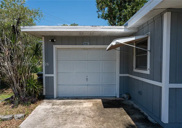 Photo 3 of Single family home for sale at 982 Sw Airoso Blvd, Port St Lucie, FL 34983 | MLS# A12023250 | Listing updated on 2026-08-30